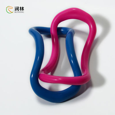 Il multiplo colora l'anello di forma fisica di yoga di 11.5*23cm con l'anti maniglia di slittamento della sicurezza